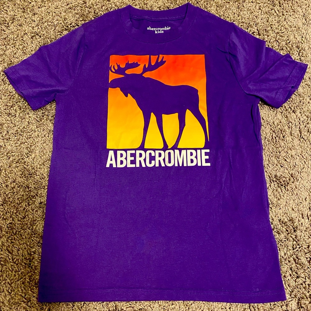 A&F kids tee size:9/10 (3 for $30)